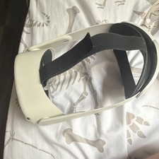 Meta Quest 2 Standalone VR Headset, White Pla...