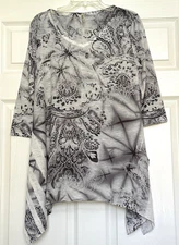 INDIA BOUTIQUE black white gray paisley 3/4 sleeve tunic V-neck angle hem Large
