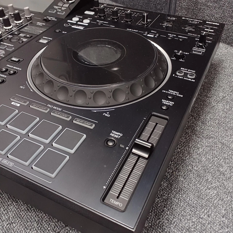 Pioneer DJ XDJ-XZ Professional All-in-One DJ System - Black with Original Box - Image 4 of 4