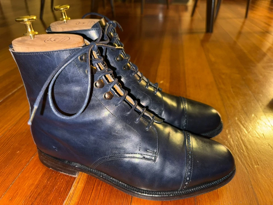 Bota de vestir Tricker’s “Super Boot” M5635 azul marino con puntera y puntera - Reino Unido 9,5 - Hecha en Inglaterra Foto 3 de 4