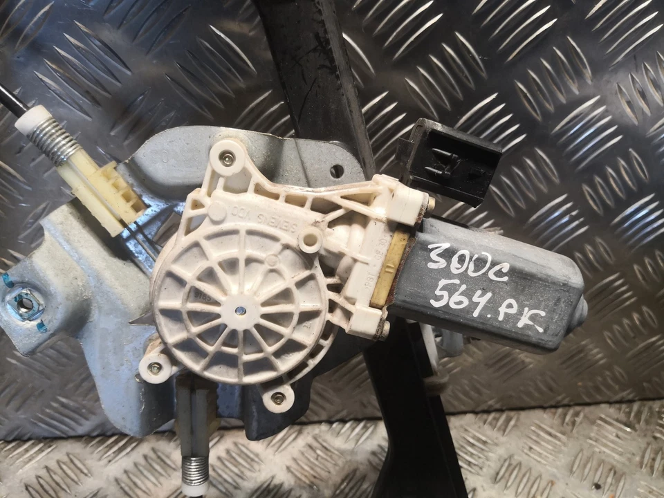 CHRYSLER 300 C LX Front Left Door Window Regulator Lifter 05065475ad - Image 2 of 4