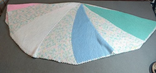 knitted baby blanket 50" round pinwheel - Picture 8 of 13
