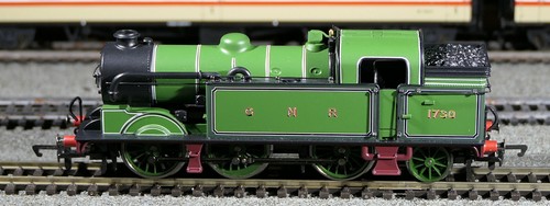 Hornby R2214B GNR N2 Class 0-6-2, 1730 in GNR Green Livery. Excellent+, boxed - Picture 5 of 10
