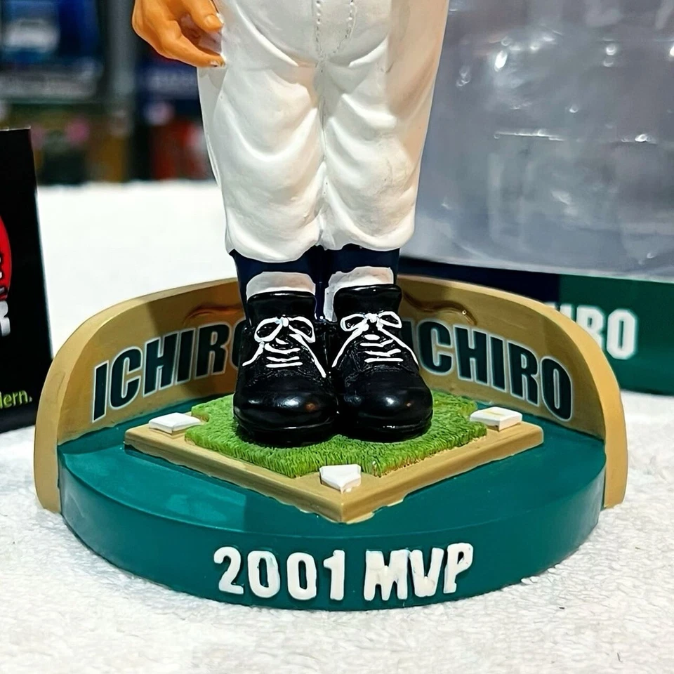 ICHIRO SUZUKI Seattle Mariners "2001 MVP" Exclusive  MLB Bobblehead - Image 2 of 4