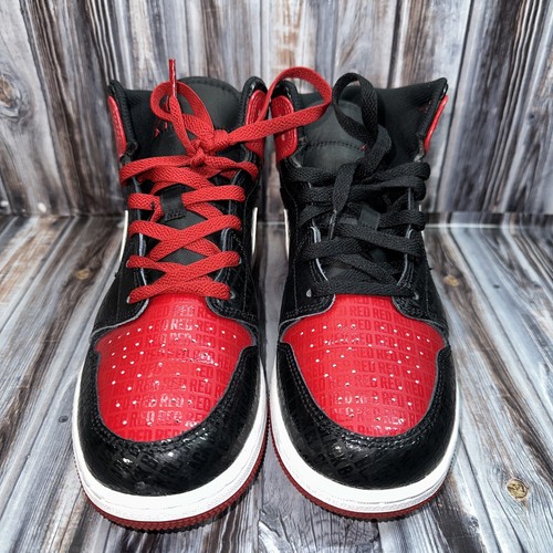 Nike Air Jordan 1 Mid GS Size 7Y Bred Text Red Black Basketball DM9650-001 - Picture 2 of 8
