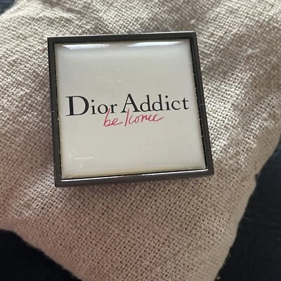 PIN'S Dior Addict - METAL - Photo 1/4