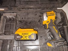 AVVITATORE AD IMPULSI 1/2" A BATTERIA 205NM DEWALT