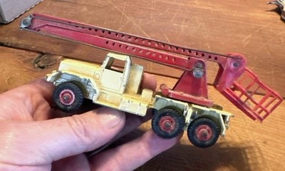 DINKY 977 COMMERCIAL SERVICING PLATFORM VEHICLE -RARE IN USA.