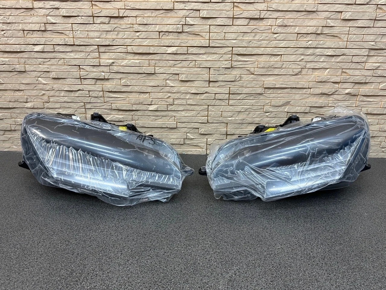FERRARI SF90 HEADLAMPS HEADLIGHTS 816044 / 816045 882835 / 882834