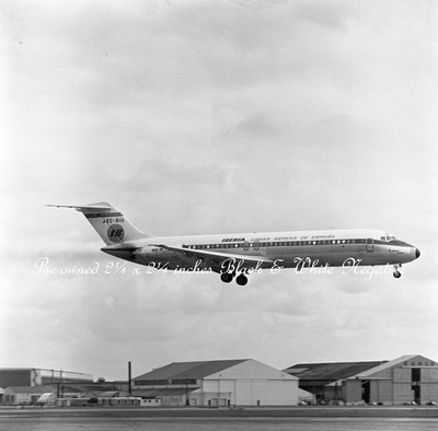 Iberia Douglas DC-9-32 EC-BIU, Heathrow um 1969, s/w Negativ, Fliegerflugzeug