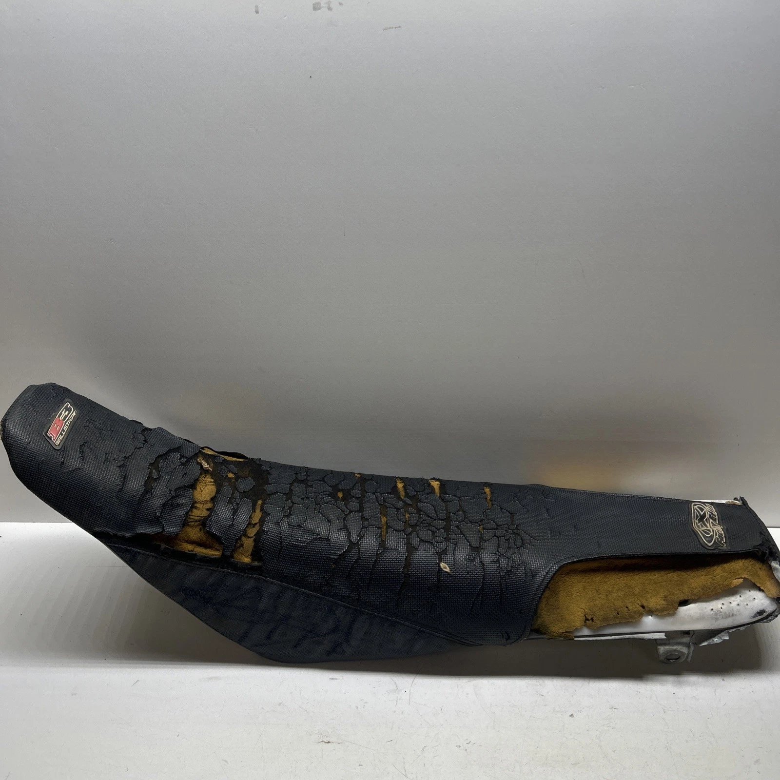 03 - 08 KAWASAKI KX125 KX 125 OEM SEAT FOAM PAN ASSEMBLY 1