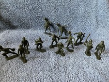 Vintage Army Men Louis Marx MCM1 X111 12 Count 2 Plastic From WW2