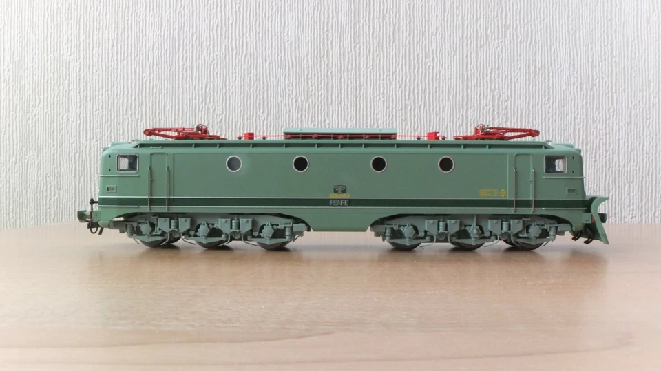 Electrotren HO 2741 Class 276 Renfe Overhead Electric with snowplough,New in box - Image 2 of 4