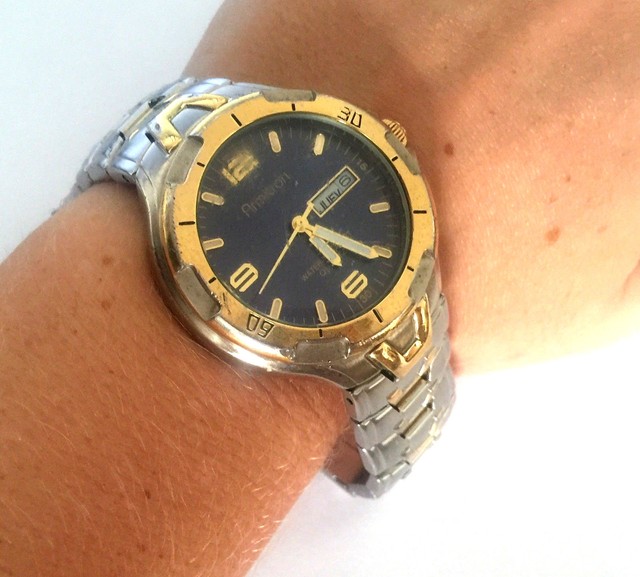 ARMITRON 20/1745 DAY DATE 165 FT MANS WRIST WATCH RUNS NEW BATTERY TWO