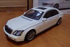 1/18   Maybach 57S W240 2005 White 872568