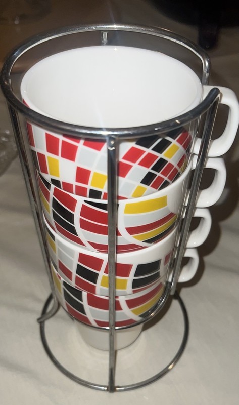 CERAMIC STACKING COFFEE CUP MUGS IN IRON FRAME