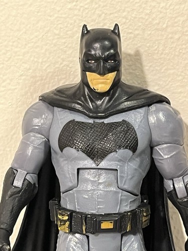 Batman Action Figure DC Comics Mattel 6" 2015 - Picture 2 of 8