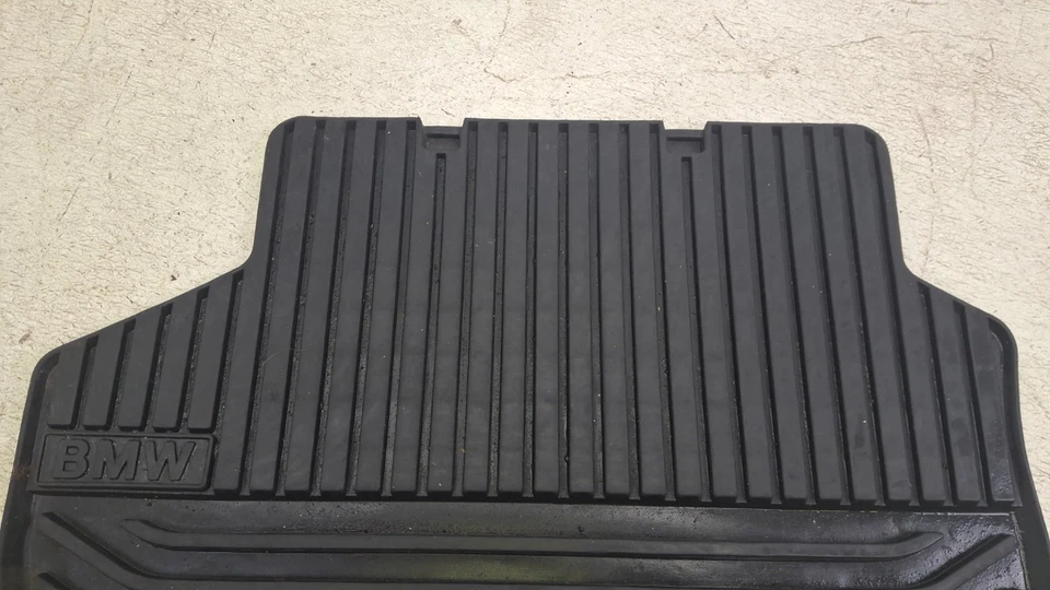 Alfombrilla trasera izquierda BMW 528I XDRIVE 2012-2016 negra para todo tipo de clima OEM Foto 3 de 4