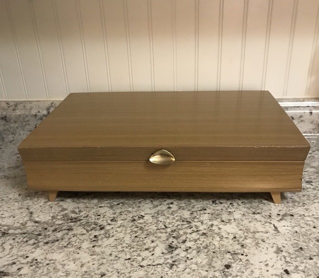 International Silver Co. Tarnish Resistant Silverware Storage Chest Mid