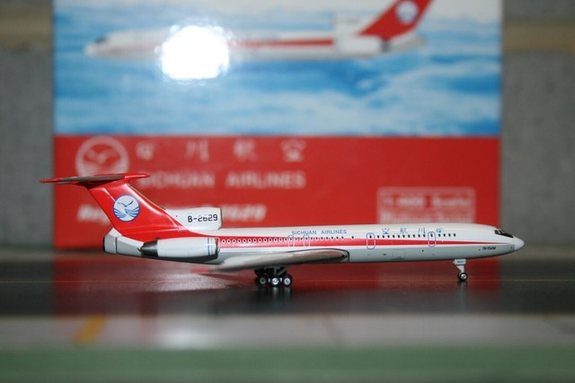 Phoenix 1:400 Sichuan Airlines Tupolev TU-154 B-2629 (10894) Model Plane Phoenix 1:400 Sichuan Airlines Tupolev TU-154 B-2629 (10894) Model Plane