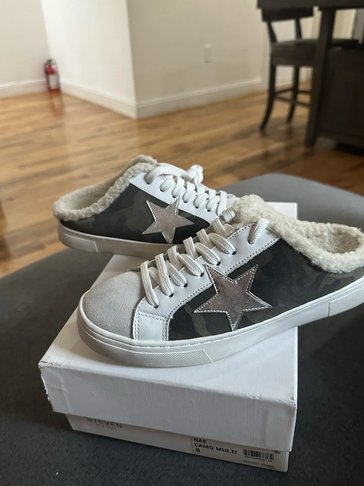 Zapatillas para mujer Steven By Steven Madden camufladas con detalles de estrellas talla 9” Foto 4 de 4