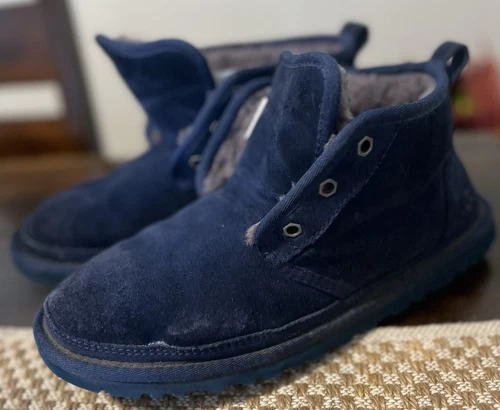 Stivaletti chukka stringati UGG peluche Neumel uomo 8 donna 9 blu navy pelle di pecora