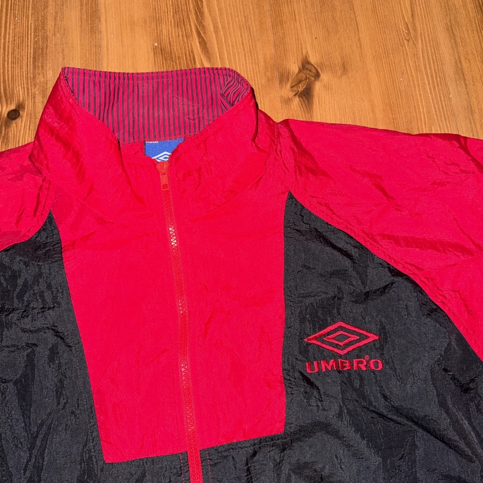 Chaqueta Umbro Vintage Roja Negra Retro Track Jacket Talla Grande Foto 3 de 4