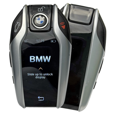 BMW ディスプレイキー　7シリーズ 世界初、車外から「自動駐車」！ 新型 BMW 7シリーズ「リモート