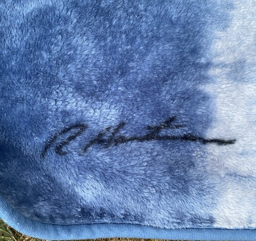 Northwest Blanket Throw W 2 Penguins Beautiful Blue & White Icy Background - Picture 3 of 12