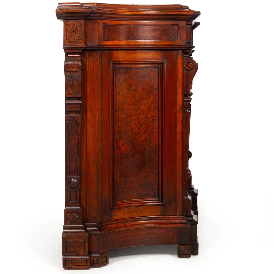 Gabinete renacentista de nogal y mármol con placa de bronce Clodion Foto 4 de 4