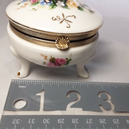 3 Legged Floral Trinket Box Hinged Lid Styled by Mele Made In Japan FLAWS - Picture 11 of 12