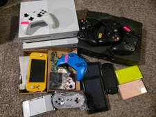 Lot of Broken Consoles, Handhelds, Controllers Xbox, Switch, DS, PSP, Xbox One