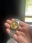 Vtg Seiko SQ Watch Men 34mm Gold Silver Tone 5Y23 8A60 Day Date NEEDS FIX
