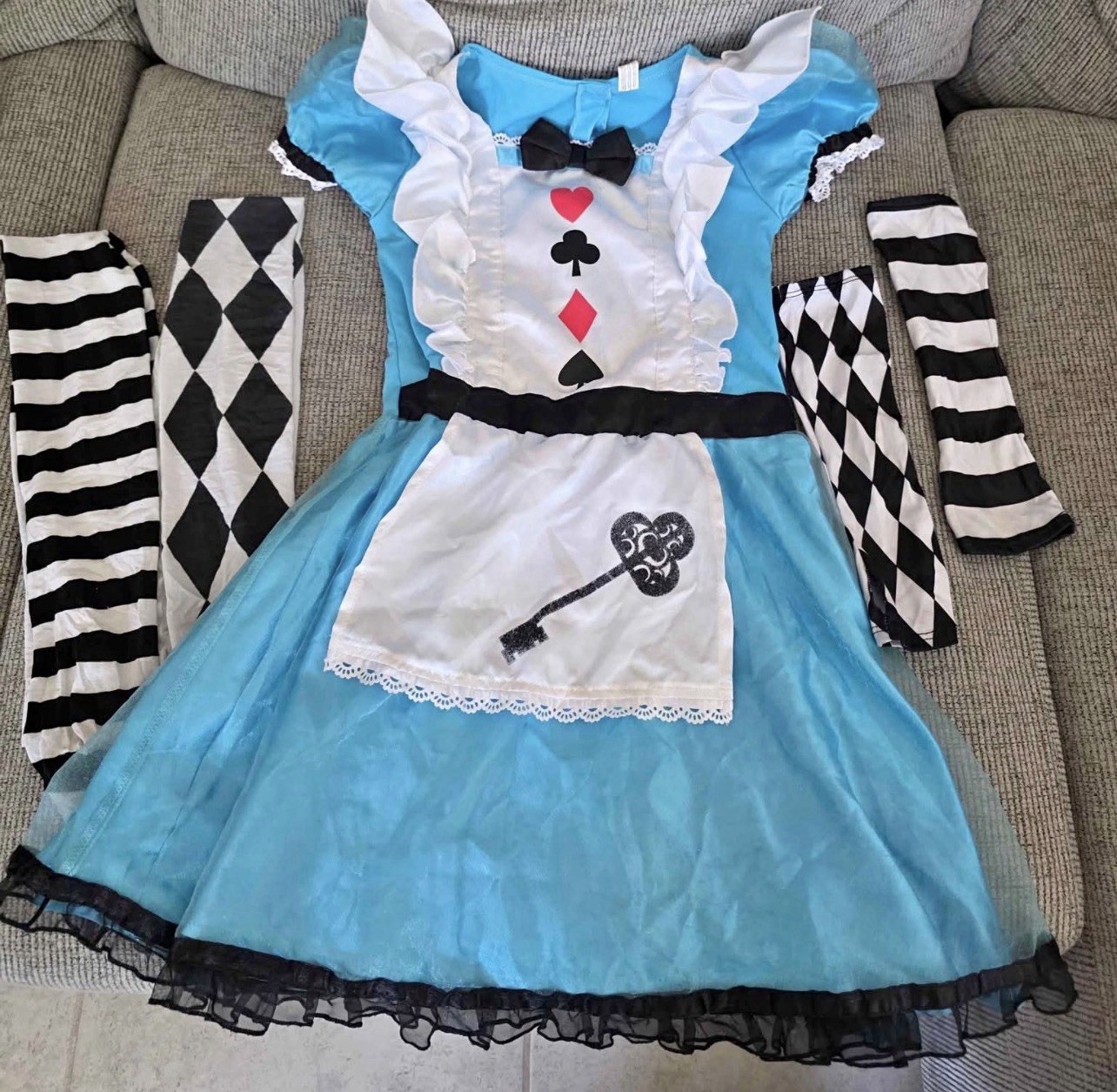 Alice In Wonderland  Halloween Costume Dress Pretend Girls Size Medium 7/8