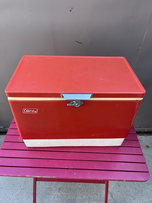 Vintage 1976 Red Coleman Cooler Metal Ice Chest 22.5”L 13.5”W 15.5”T