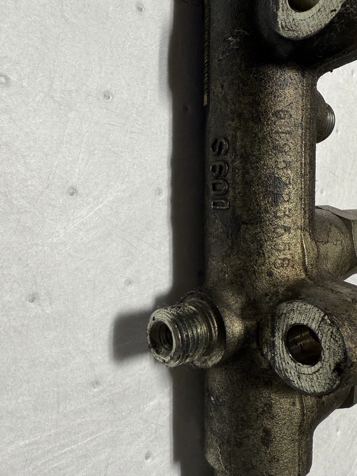 Riel de combustible para 06-07 Dodge Ram 2500 5.9 3957077 diésel Foto 2 de 4