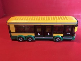 LEGO CITY: Bus Station (60154) News Stand And Bus Only.