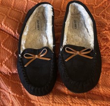 womans moccasin slippers size 10