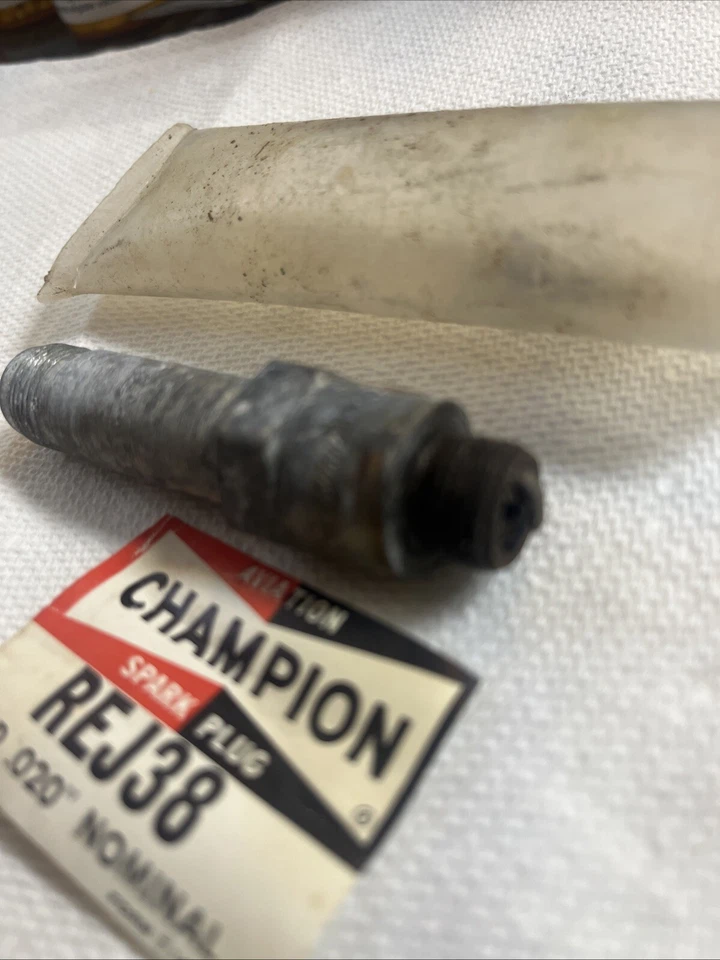 Champion Spark Plugs REJ38 Used - Image 3 of 4