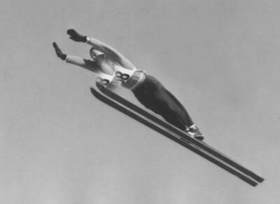 Max Bolkart during his 87-meter jump February 9 he won large O- 1958 Old Photo