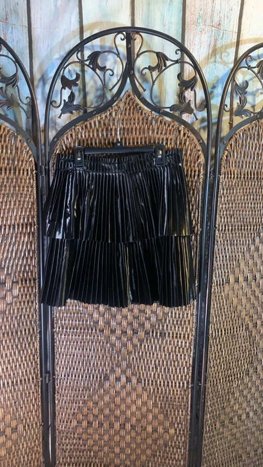 Falda con volantes en capas de cuero sintético rosa sin fin talla M Foto 2 de 4