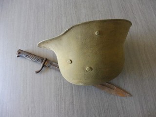 WW1 / LOT 2 SOUVENIRS DE POILU / CASQUE ALLEMAND / STAHLHELM M. 1916 / ORIGINAL