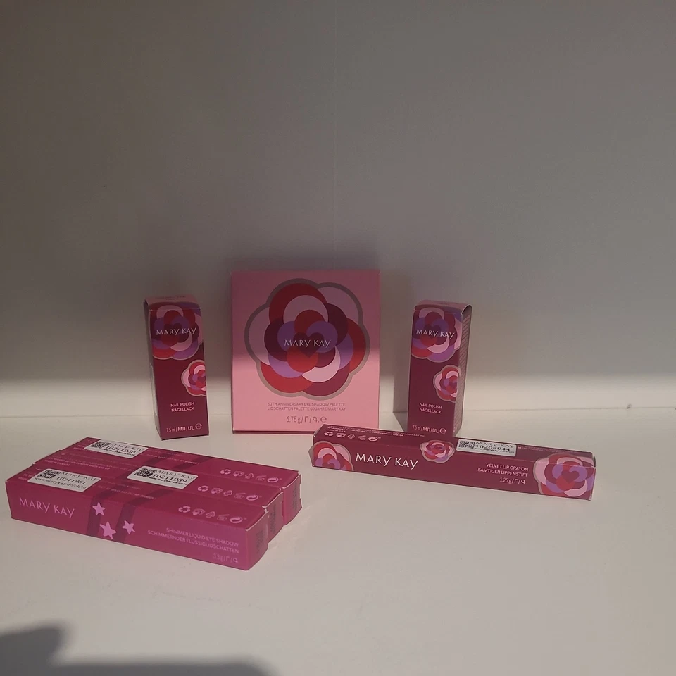 Mary Kay Limited Edition 60th Anniversary Eye Shadow Pallete Neu