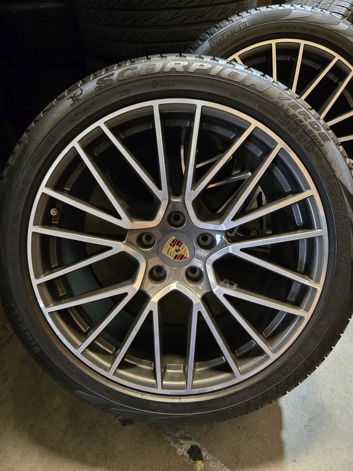 Neumático de llanta con acabado original 21" Porsche Cayenne Coupe RS Spyder OEM $895-obo Foto 3 de 4