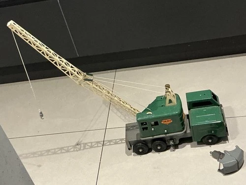 VINTAGE MARX TIN PLATE LUMAR CONSTRUCTION POWERHOUSE TRUCK CRANE 1950S 16”x28”