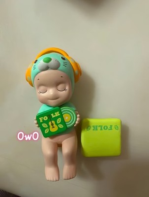 Sonny Angel Love The Music Folk Seal Figure Green Headphones