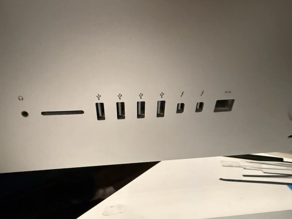 Apple iMac 21.5” A1418 para piezas/no funciona. Sin bota. Disco duro de 1 TB. Modelo 2015/2017 Foto 2 de 4