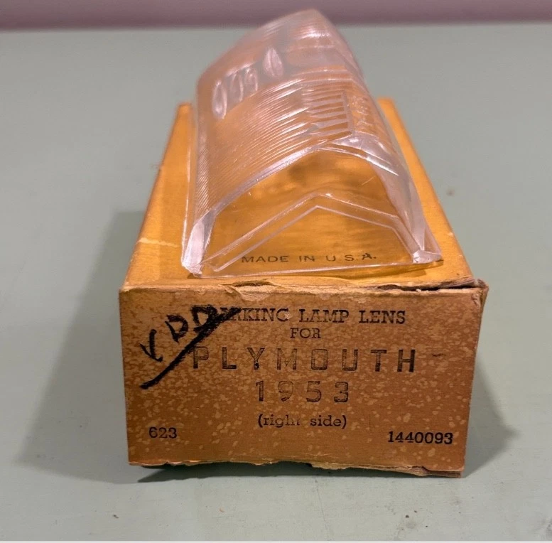 Early Prod Plymouth Cambridge Cranbrook Belvedere 1953 lentes de estacionamiento delanteras nuevas de stock  Foto 2 de 4