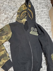 A BATHING APE × Undefeated Lサイズ コラボパーカー A BATHING APE - undefeated bape シャークパーカー Lサイズの通販 by
