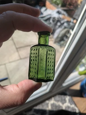 1/2 Oz Green Lewis And Towers Patent Poison Bottle Flat Back C1900 Reg Number - Image 1 of 4